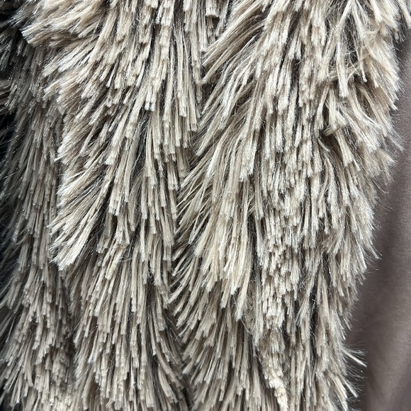 Love Tree size large shaggy crop jacket - Picture 2 of 4